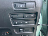 すっきりした運転席周りにはナビやエアコンの操作パネルを設置しておりますので、お一人での運転でもご安心できます。