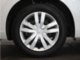 ◆純正ホイール装着車◆シンプルなデザインのホイールキャップ付きです。