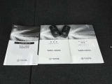 キーを取り出さずにドアを施錠&解錠。クルマの始動も可能です。  メンテナンスノート、各取扱説明書。