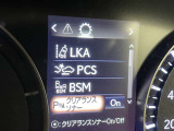 隣車線を走る車両をレーダーで検知し、ドアミラーでは確認しにくい後側方エリアに存在する車両に加え、急接近してくる車両も検知します。車両を検知するとドアミラーに搭載されたLEDインジケーターが点灯します。