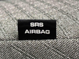 車両側方からの衝撃を緩和するSRSサイドエアバッグ(運転席/助手席)が付いてます