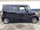 自社整備工場で点検整備をおこなってからお渡ししています。車検が残っている場合は『12ヶ月点検整備』を、車検整備付きの場合は『車検整備』をおこないます。整備費用は車両本体価格に含まれています。