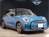 モデルが変わっても一目でMINIと分かるアイコンはそのままに、その時代に合わせた最新の技術、安全装備を搭載させております。