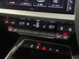 エアコンも物理ボタン式です。直感的に操作が出来、使いやすいですよ♪