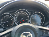 速度や燃料残量など、運転に必要な情報をひと目で確認できます。視認性の高いデザインで、安全な運転をサポートします。