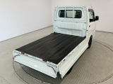 【3方開】荷台のゲートは3方向に。シーンに合わせ、効率よく荷物の積み下ろしが行えます♪