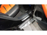 メルセデスジャパンが定めるサーティファイドカー(認定中古車)として登録を致しますので、納車時にはタイヤやバッテリー等も規定以下の数値であれば、整備代金を頂かず、無償で交換となります。ご安心下さい。