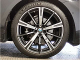 BMW純正アルミホイールです。納車時にはアルミホイールコーティングも承っております!是非ご検討下さいませ。