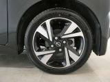 エクステリアに合ったデザインでスタイリッシュな純正アルミホイール付き☆タイヤサイズは165/55R15となっております。