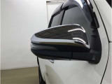 ドアミラーにウインカーを装備しており、スタイル、機能性の高いお車です!
