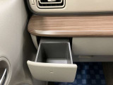 【助手席ドリンクホルダー】使いやすさに配慮したドリンクホルダー
