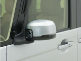 ◆ドアミラーウインカー◆ドアミラーにウインカーを装備しています。対向車に自身の進行方向を合図し安全に運転できます。