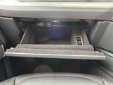 全国へのご納車を承っておりますので遠隔地のお客様にもご安心いただけます。(費用に関しましては、別途お見積りさせていただきます。)勿論、日本全国の正規ディーラーにて保証が受けられます。