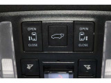 両側電動スライドドアはドアの直接操作以外にも運転席からのスイッチ操作やリモコン操作でも開閉が可能!狭い駐車場などでもドアの開閉が楽々・安心ですね!