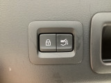 パワーリフトゲートは運転席とリフトゲート側、さらにアドバンストキーでも開閉が可能!開度は無段階にメモリー設定もできます。ゲート内側にタッチセンサーを配置し、手などを挟み込む危険を低減します。