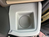 運転席側のドリンクホルダーです。