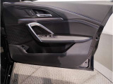 BMWのドアを閉めた時の重厚感は所有者様の満足度を高めてくれます。
