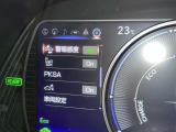 隣車線を走る車両をレーダーで検知し、ドアミラーでは確認しにくい後側方エリアに存在する車両に加え、急接近してくる車両も検知します。車両を検知するとドアミラーに搭載されたLEDインジケーターが点灯します。