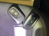 家族やパートナーと個別に持てるため、貸し借りの手間がなくスムーズに乗車できます。また、メインキーを自宅に置いたまま、もう一方をサブとして常に鞄に入れておけるため、持ち出し忘れを防げる点も便利です。