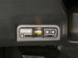 ハンドルの左下にETC2.0がついています。高速道路の料金所の通過も楽々です!。 カードの取り出しもしやすい場所についています。