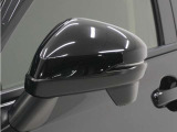 ◆ドアミラーウインカー◆ドアミラーにウインカーを装備しています。対向車に自身の進行方向を合図し安全に運転できます。