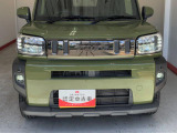 お客様に気持ち良く乗っていただけるよう、工具を使わず取り外せる部品は全て取り外し清掃しております。シート可動の場合は、シートを動かし裏側まで清掃を行っております。