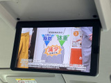 鮮明なモニター画面で、様々な情報を確認できます。動画視聴にも最適で、移動時間を有効活用できます。