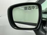 【ドアミラー鏡面】雨天時の視界を確保する親水鏡面や、夜間後続車のヘッドライトの眩しさを軽減するブルー鏡など様々な種類があります。ご希望などあれば、是非ご相談ください。