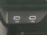 こちらのクルマはUSB接続コネクタも装備されています♪スマホの充電などにお使い下さい。ご旅行中での充電切れも、これなら心配いりませんね!