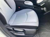 高いホールド性で運転姿勢が安定します。長距離ドライブでも疲れにくいのが魅力です。快適なドライビングライフをお送りください♪