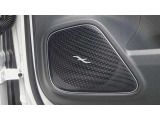 【アドバンスドサウンドシステム】各クラスのインテリア専用に開発された、高性能スピーカー&アンプのオーディオシステム。豊かな臨場感とともに心地よいナチュラルサウンドが愉しめます。