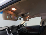 運転席、助手席にバニティーミラーが付いて身だしなみチェックが出来ます!