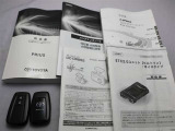 取説・メンテナンスノート・スマートキーの3点セットです。