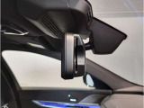 ☆BMWのルームミラーには自動防眩機能が備わっております。後続車のヘッドライトの明るさで幻惑されるのを防止☆