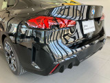 コーナーセンサーが搭載しておりますので、車庫入れの際など、障害物の接近を音で知らせます。