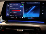 【ⅰドライブナビゲーション】文字情報も鮮明に表示する高解像度カラーディスプレイを採用。視認性に優れた地図デザインと特徴的な建造物を目印にした描写表示で現在位置を把握できます。地図データの更新も可能です