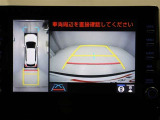 パノラミックビューモニターを装備。駐車場や交差点でクルマを真上から見るように周囲を確認できます。機能の詳細は販売店スタッフまでおたずねください。