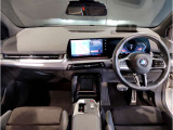 BMWの運転席はドライバーオリエンテッドという構造を採用。ドライバー目線の操作がしやすい設計になっており、ドライブ中にも目線の移動が少なく運転中にも簡単に操作ができます。