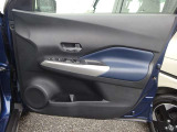 ◇運転席扉 内側部分になります◇【パワーウィンドウ】窓の開け閉め楽々!少し換気したいな〜なんて時にササッと操作できますね♪
