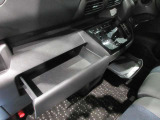 インストスライドボックス ティッシュボックスがまるまる一つ入るボックスです運転席からも開け閉め可能です