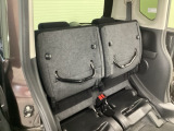 リアシート座面を持ち上げると、背の高い荷物を積むのに便利なトールモードに変身します!多彩なシートアレンジで使い勝手良好!