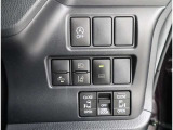 人気の【両側電動スライドドア】外から取っ手を引いたり、車種によってはボタンを押すだけでスライドドアの開閉が可能!鍵のボタンでも操作が出来て雨の日など少し離れたところからドアのかけ締め便利機能です!