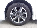純正なので車に似合うデザインになっていますね。スタッドレスタイヤもご相談下さい。