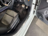 メルセデスのシートは、少し硬めに出来ておりますので、長時間の運転でも疲れにくく、安全にドライビングをお楽しみ頂けます