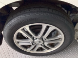 純正アルミホイールです。足元が引き立つので、車全体のイメージがアップしますよ!