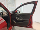 BMWプレミアムセレクション前橋では、高年式低走行モデルからMモデル、年式が経ちなかなかディーラーでは見かけないモデルまで幅広いラインナップで認定中古車を取り扱っております。品質に自信があります。