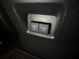 充電用USB端子付き。スマートフォンなどの充電に便利です。