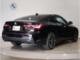 どっしりとしたバンパー下部のデザインはBMWの高級感を際立たせると共にスポーティーさを演出しております。