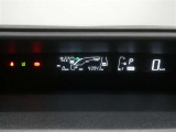 各操作スイッチは使いやすい位置に配置され、とっても見やすいメーターです。夜間時はラグジュアリーな気分にさせてくれる照明が魅力ですので、夜のドライブも楽しみになりますよ♪