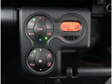 【オートエアコン】1年中快適な室内を提供!車内温度を設定すると、風量を自動で調整してくれます。